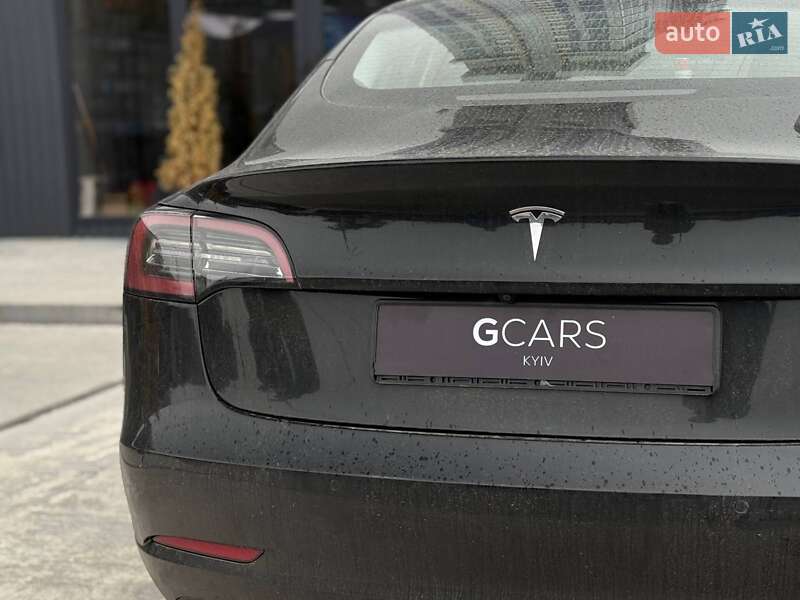 Седан Tesla Model 3 2021 в Киеве
