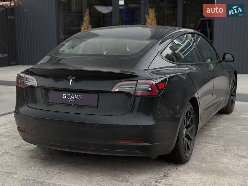 Седан Tesla Model 3 2021 в Киеве
