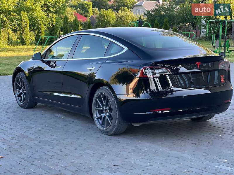 Седан Tesla Model 3 2019 в Тернополі