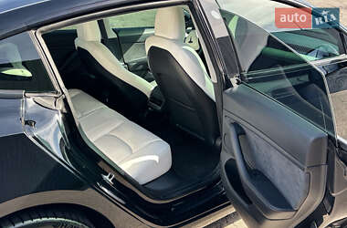 Седан Tesla Model 3 2021 в 