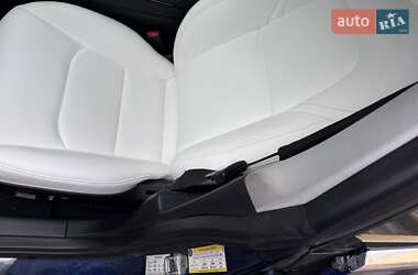 Седан Tesla Model 3 2019 в Киеве
