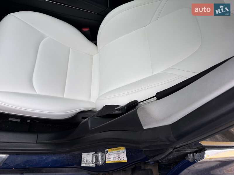 Седан Tesla Model 3 2019 в Киеве