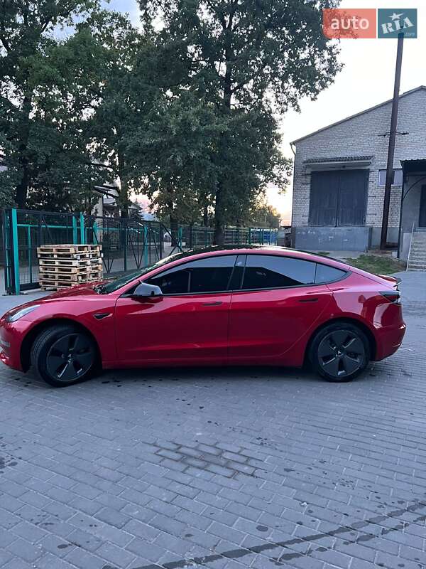 Седан Tesla Model 3 2022 в 