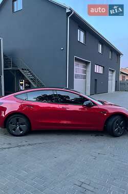 Седан Tesla Model 3 2022 в 