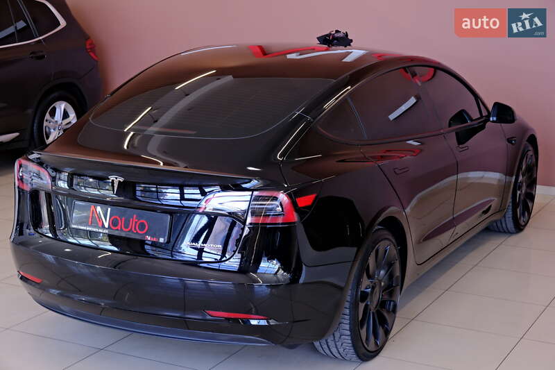 Седан Tesla Model 3 2023 в Одесі