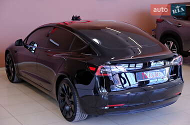 Седан Tesla Model 3 2023 в 