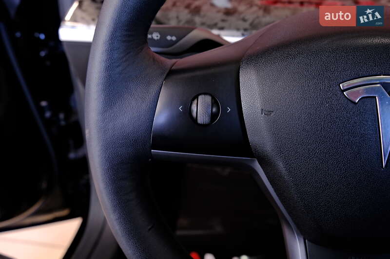 Седан Tesla Model 3 2023 в Одесі