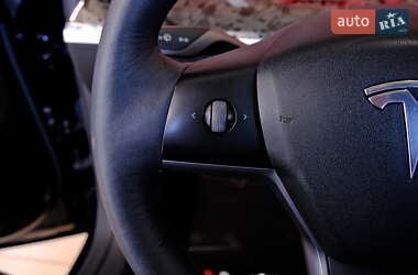 Седан Tesla Model 3 2023 в 