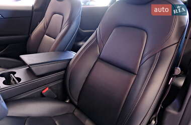 Седан Tesla Model 3 2023 в 