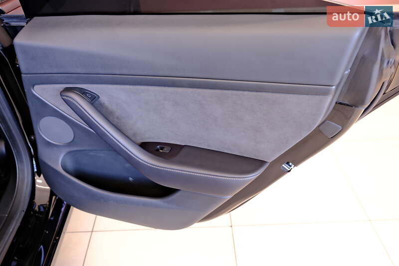 Седан Tesla Model 3 2023 в Одесі