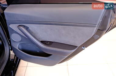 Седан Tesla Model 3 2023 в 