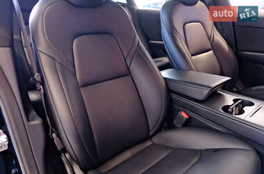 Седан Tesla Model 3 2023 в 
