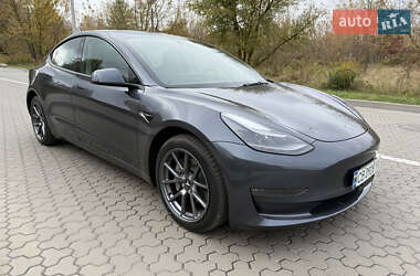 Седан Tesla Model 3 2022 в 