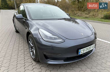 Седан Tesla Model 3 2022 в 