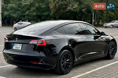 Седан Tesla Model 3 2022 в 