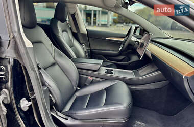 Седан Tesla Model 3 2022 в 