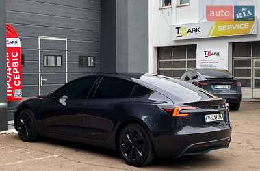 Седан Tesla Model 3 2024 в 