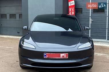 Седан Tesla Model 3 2024 в 