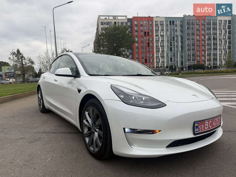 Седан Tesla Model 3 2021 в 