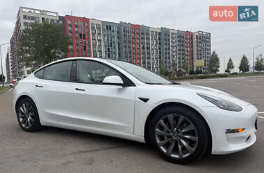 Седан Tesla Model 3 2021 в 