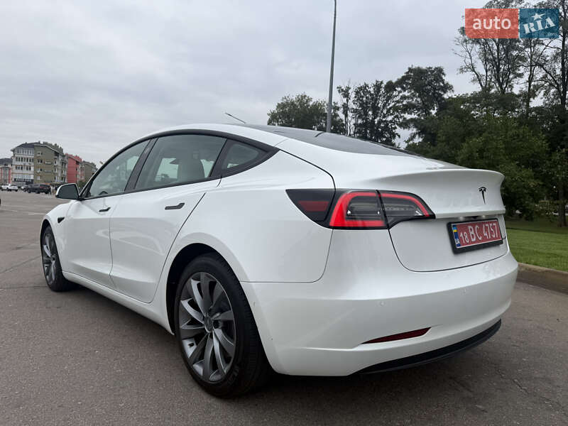 Седан Tesla Model 3 2021 в Києві