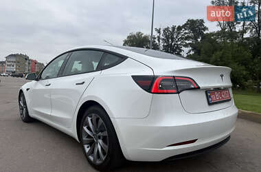 Седан Tesla Model 3 2021 в 