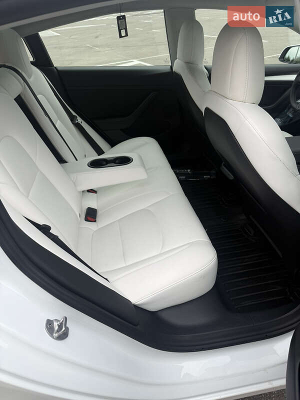 Седан Tesla Model 3 2021 в Києві