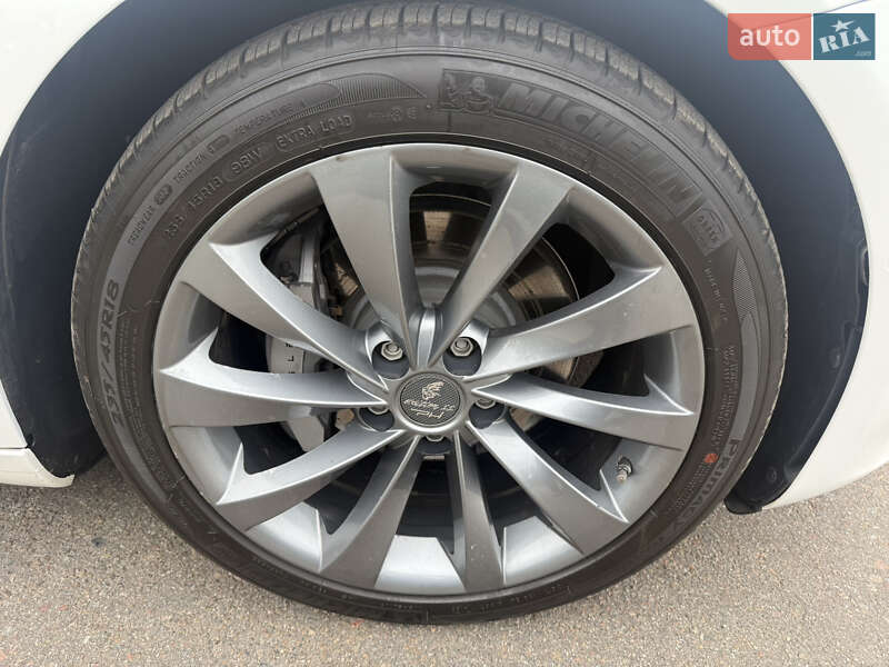 Седан Tesla Model 3 2021 в Києві