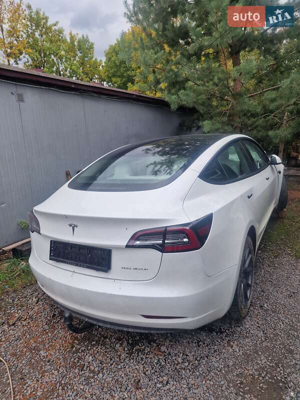 Седан Tesla Model 3 2021 в 