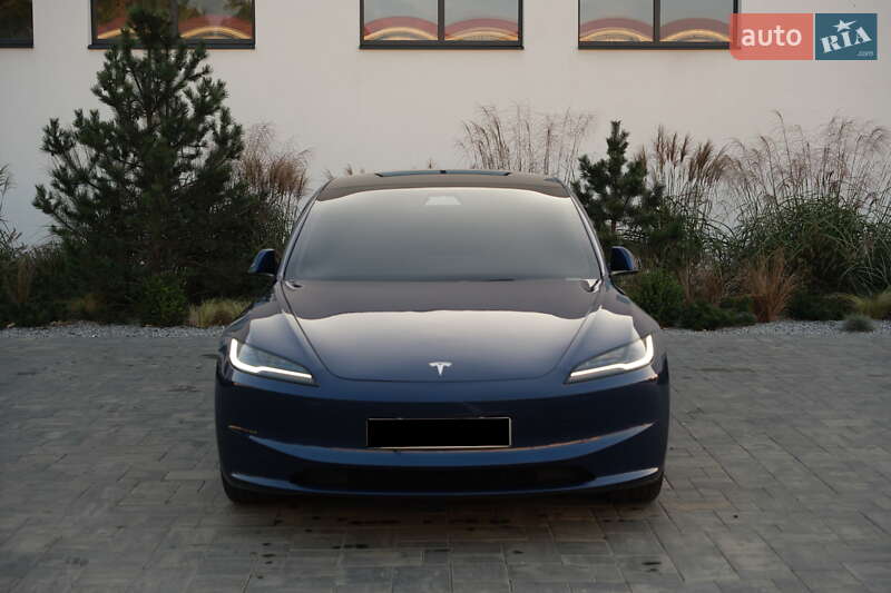 Седан Tesla Model 3 2024 в Луцке