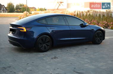Седан Tesla Model 3 2024 в 