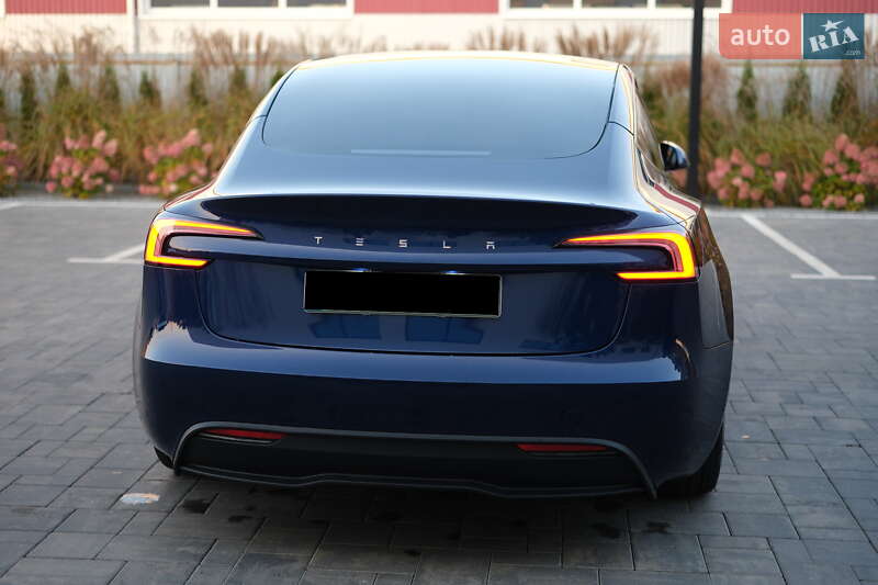 Седан Tesla Model 3 2024 в Луцке