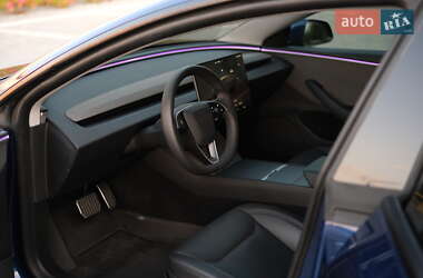 Седан Tesla Model 3 2024 в 