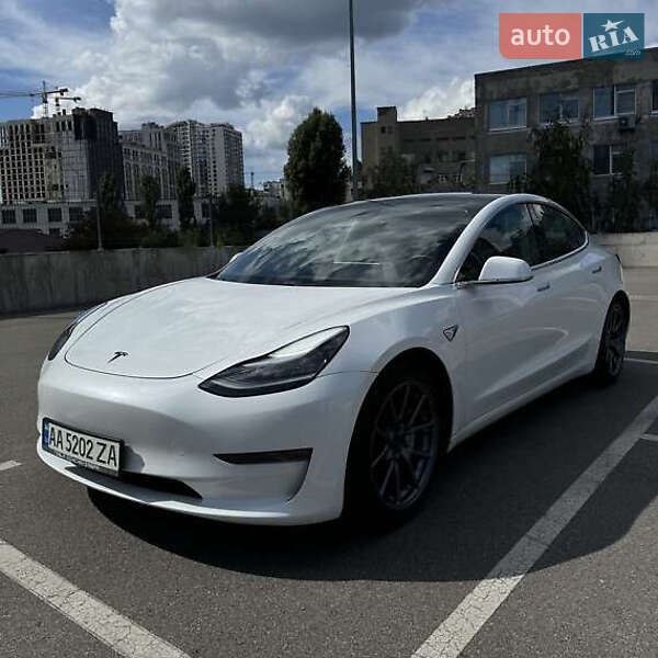 Седан Tesla Model 3 2020 в 