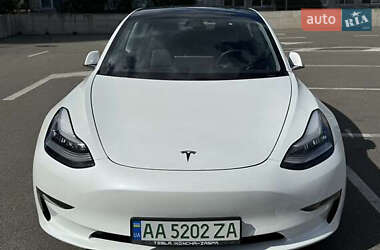 Седан Tesla Model 3 2020 в 