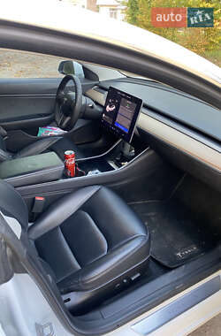 Седан Tesla Model 3 2019 в 