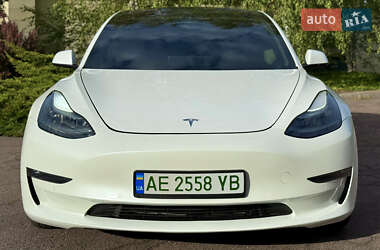 Седан Tesla Model 3 2021 в 