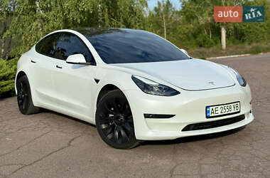 Седан Tesla Model 3 2021 в 