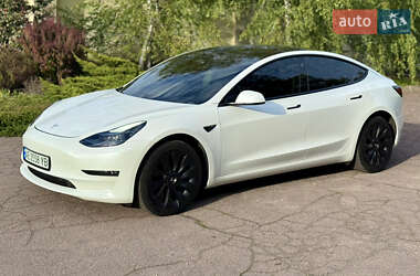 Седан Tesla Model 3 2021 в 