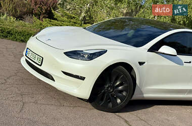 Седан Tesla Model 3 2021 в 