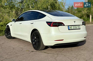Седан Tesla Model 3 2021 в 