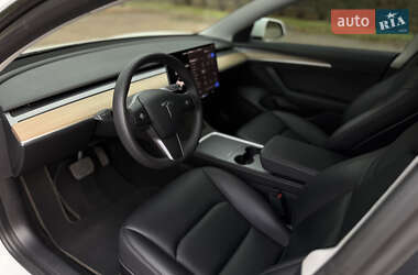 Седан Tesla Model 3 2021 в 