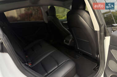 Седан Tesla Model 3 2021 в 