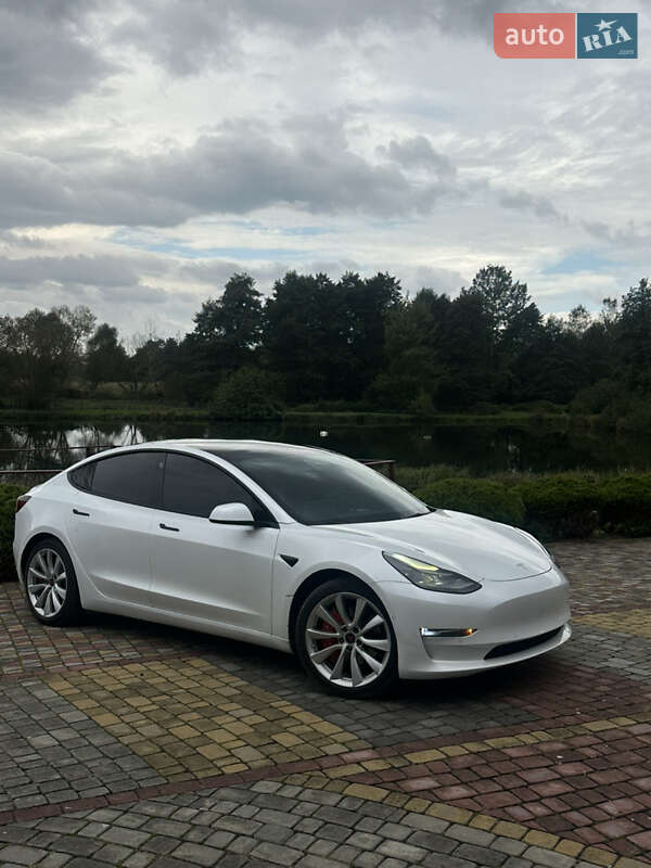 Седан Tesla Model 3 2021 в Пустомытах