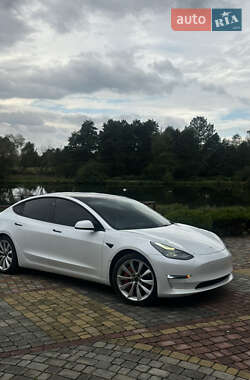 Седан Tesla Model 3 2021 в 