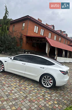 Седан Tesla Model 3 2021 в 