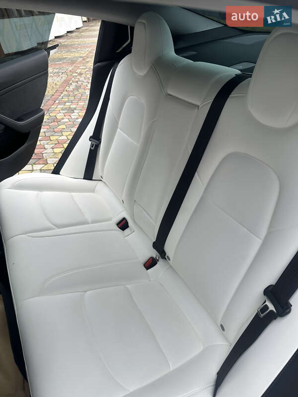 Седан Tesla Model 3 2021 в Пустомытах