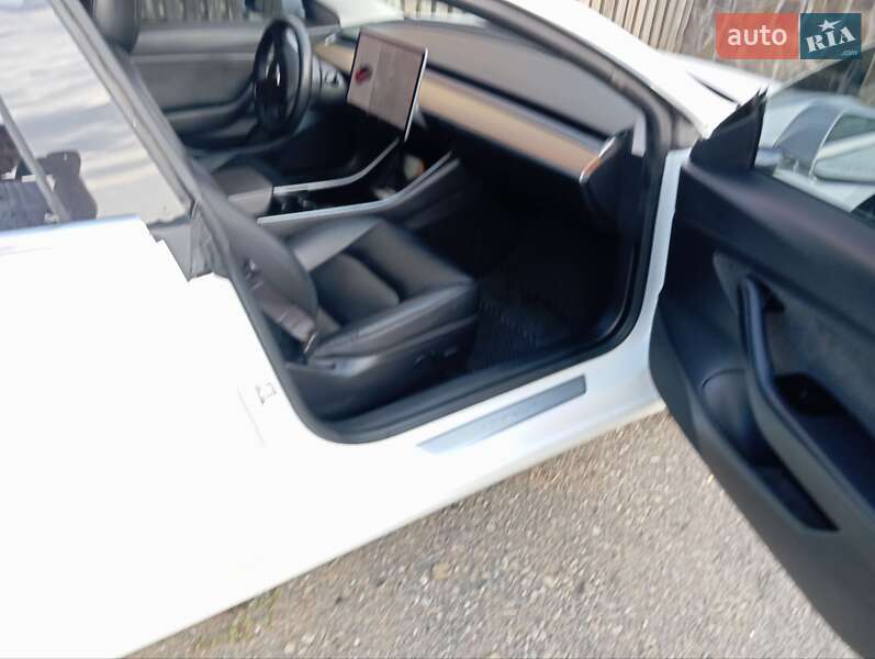 Седан Tesla Model 3 2020 в Хусті фото 3 Седан Tesla Model 3 2020 в Хусті