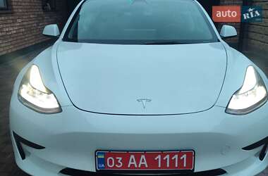 Седан Tesla Model 3 2022 в Ровно
