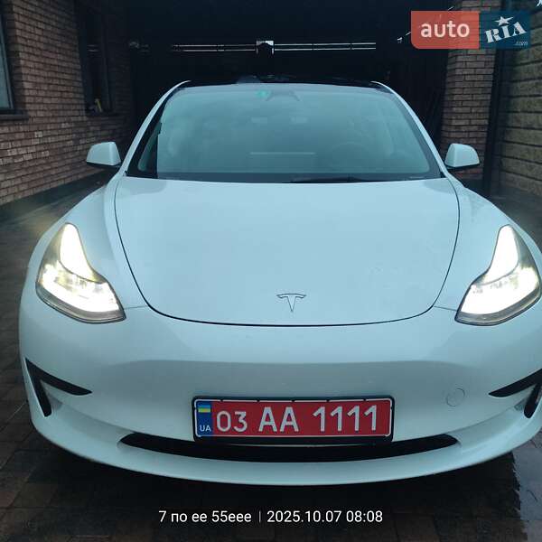 Tesla Model 3 2022